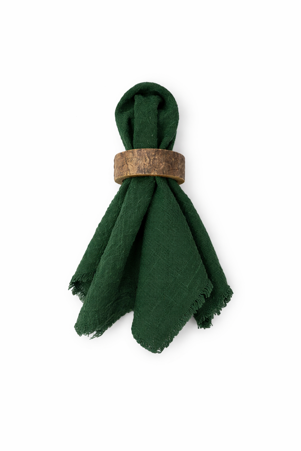 Serviette emeraldgreen Grüne Serviette mit einem dekorativen, bronzefarbenen Serviettenring.